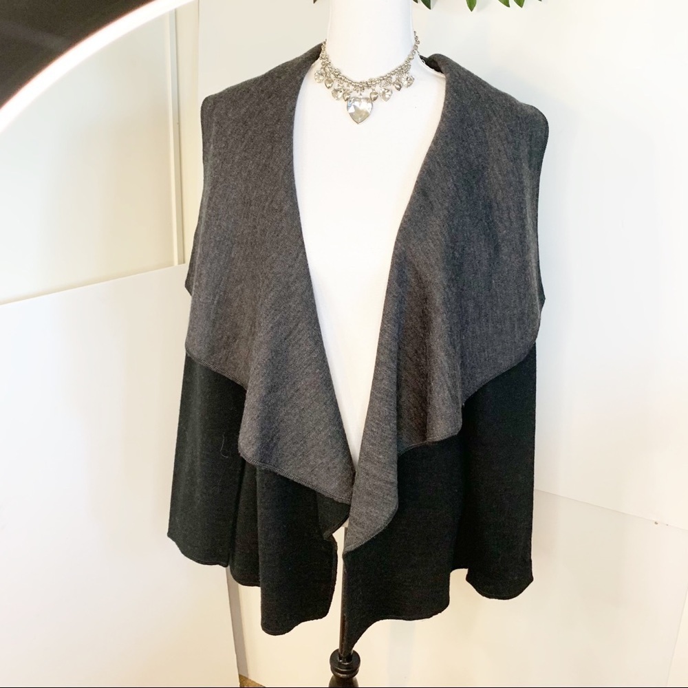 Clothes by Revue women’s Gray/Black Shrug Vest